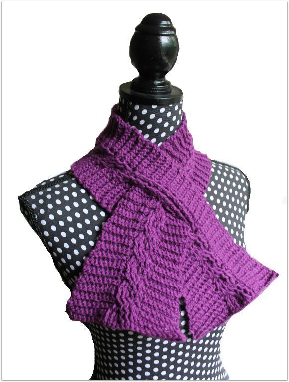 Cable keyhole crochet scarf