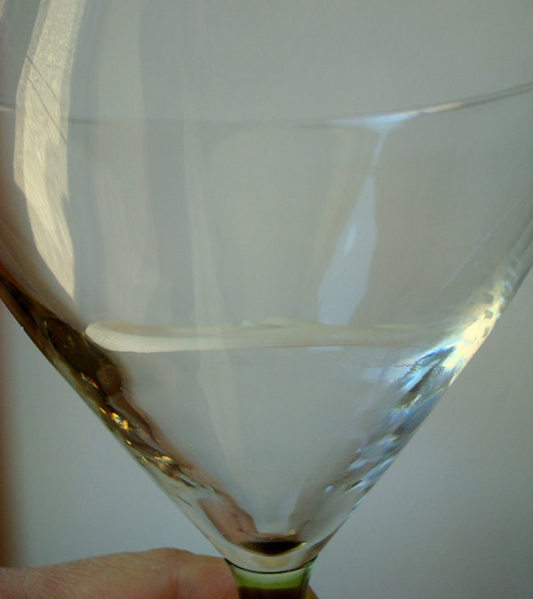 Fitting your white chocolate disk in a glass