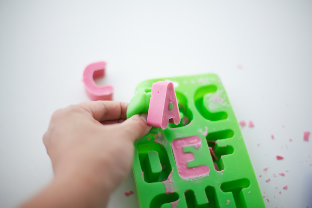 removing edible letters from the mold