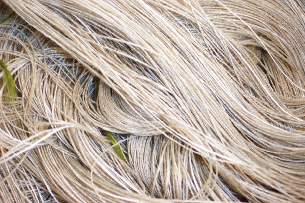 Natural colored linen yarn