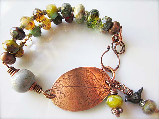 Bracelet by Lynn Carling featuring art bead by Ema Kilroy