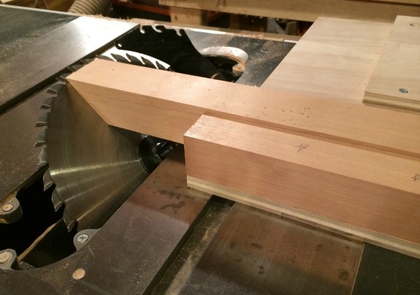 Setting the table saw to 45 degrees