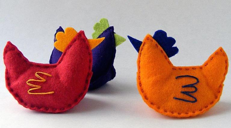 Chicken Little -- FREE Felt Hen Sewing Pattern