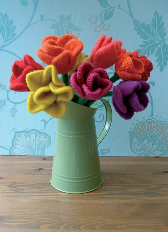 Knitted tulip bouquet