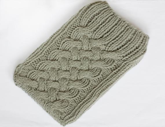 Knit cabled kindle sleeve