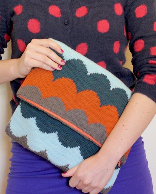 Knitted scallop tablet case clutch