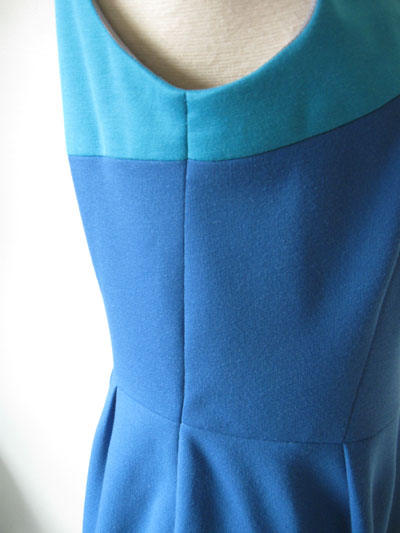 Color block side seam view