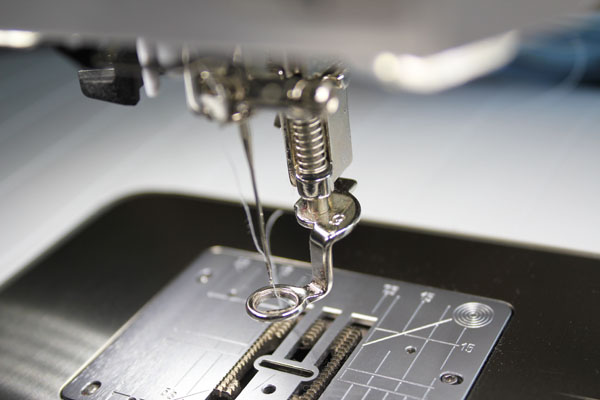 begin free motion quilting