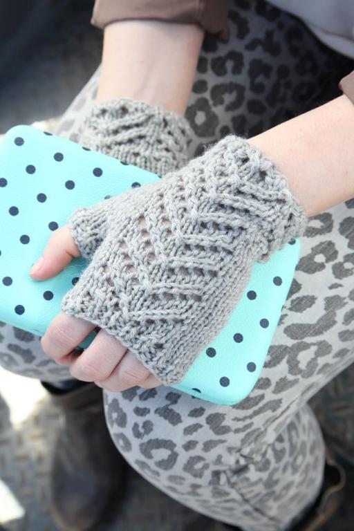 Knit chevron fingerless mitts