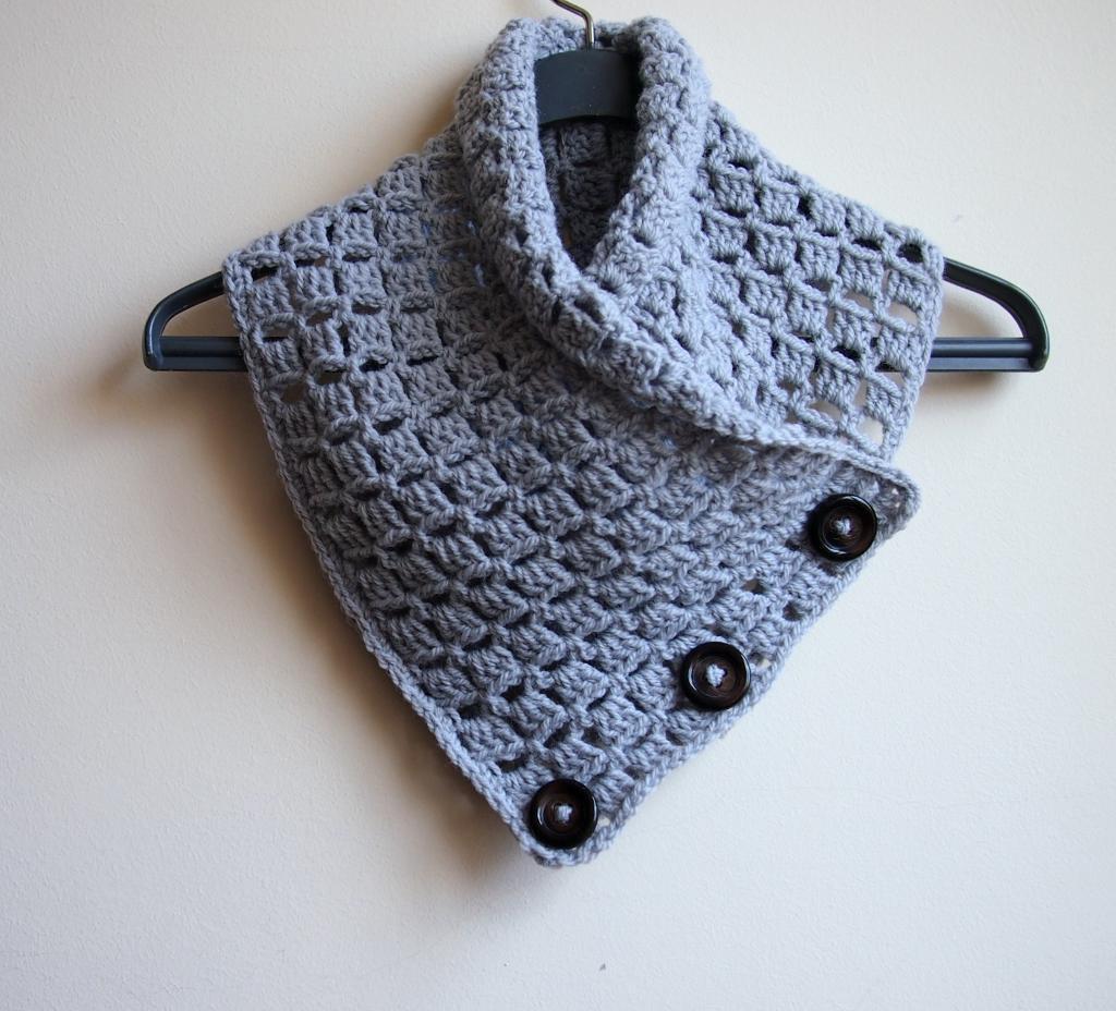 Crochet button cowl