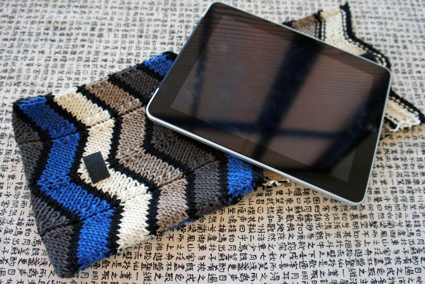 Chevron knitted ipad sleeve