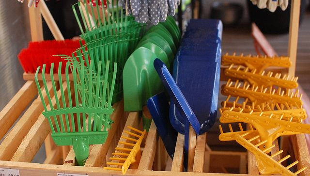 organize garden tools