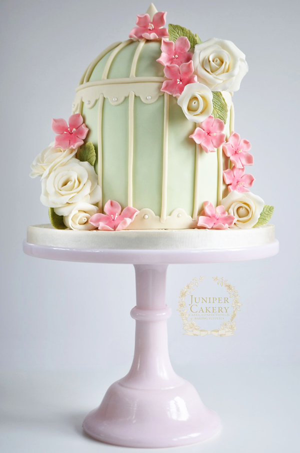 Beautiful single-tiered cake design