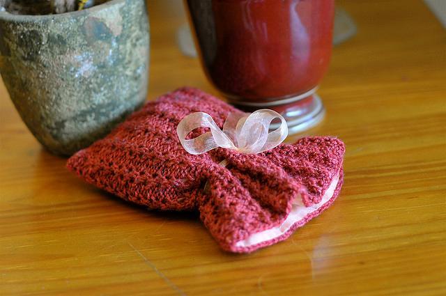 Knitted lace spa bag
