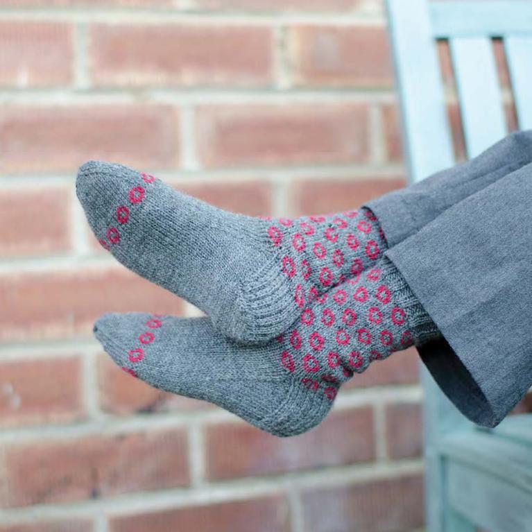 Cannonfire kids' socks knitting pattern