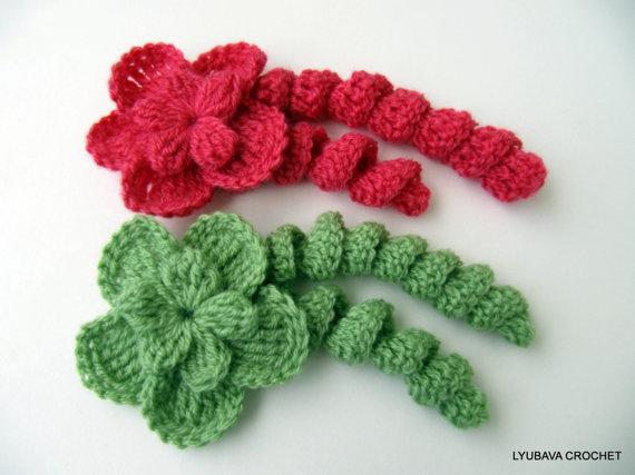 Crochet flower with curls