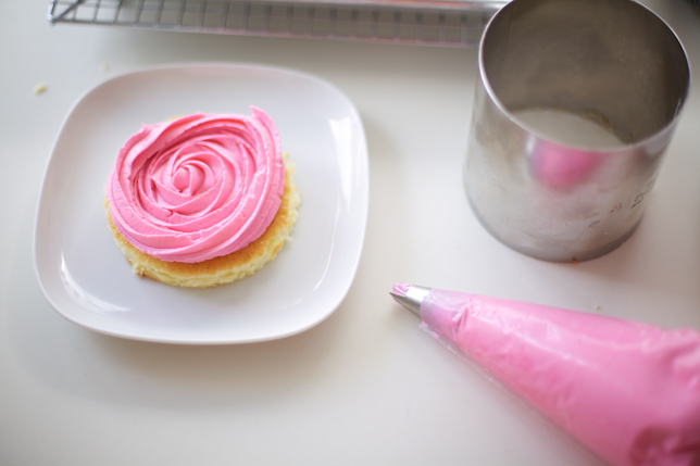 Piping buttercream onto your mini cake