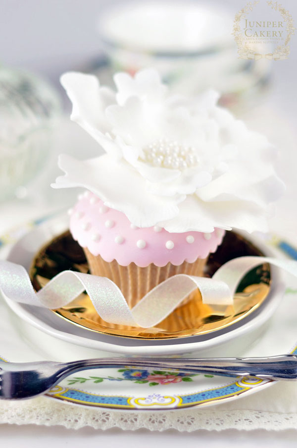 Polka dot flower cupcake