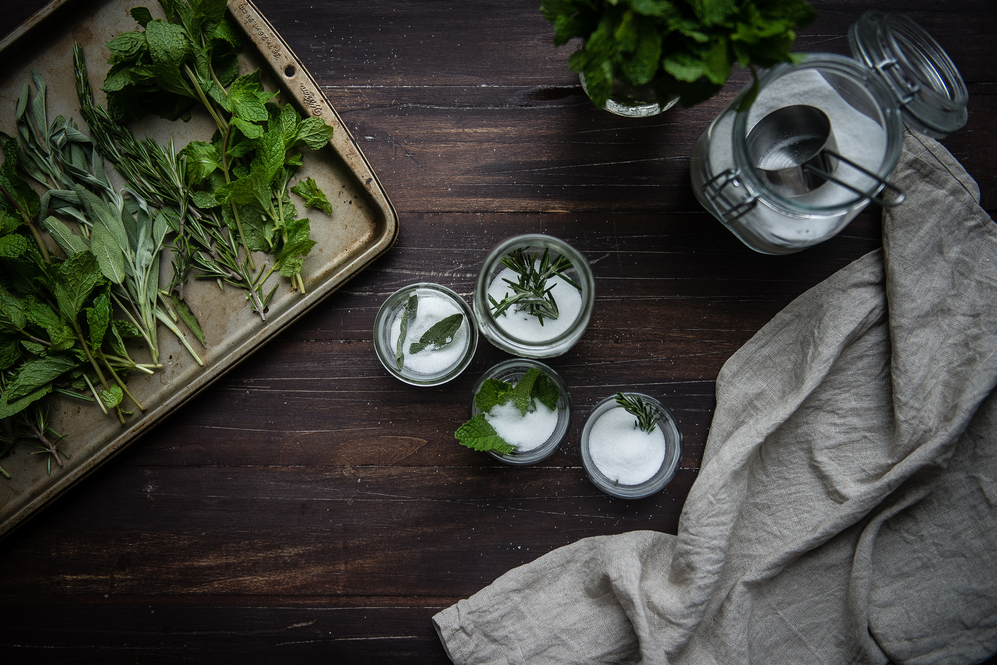 Making your own homemade flavored sugar using herbs