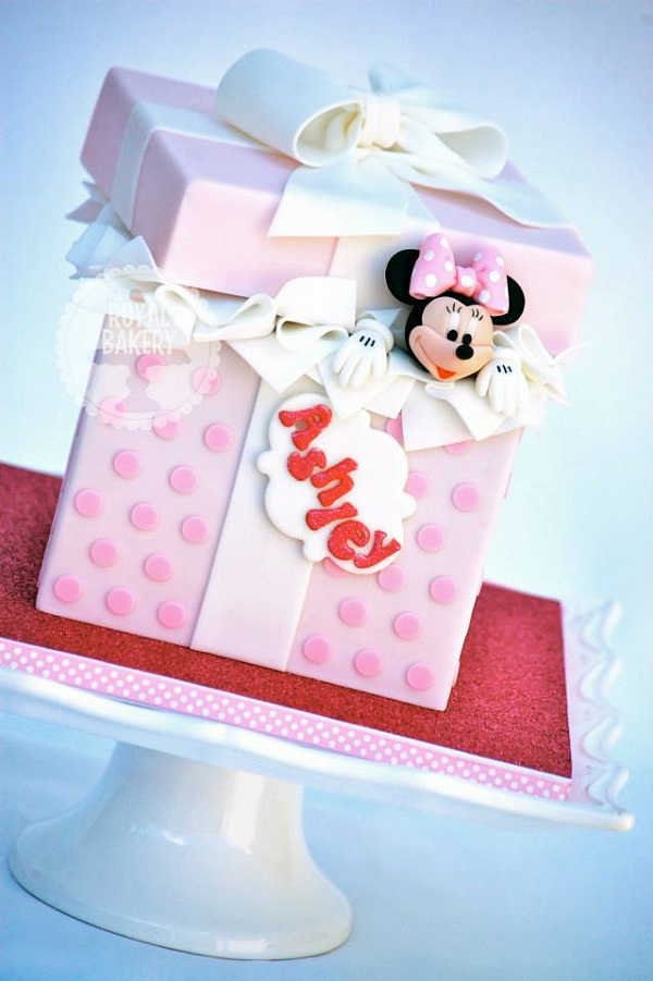 Minnie Mouse box cake