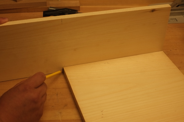 Marking the length of the side boards