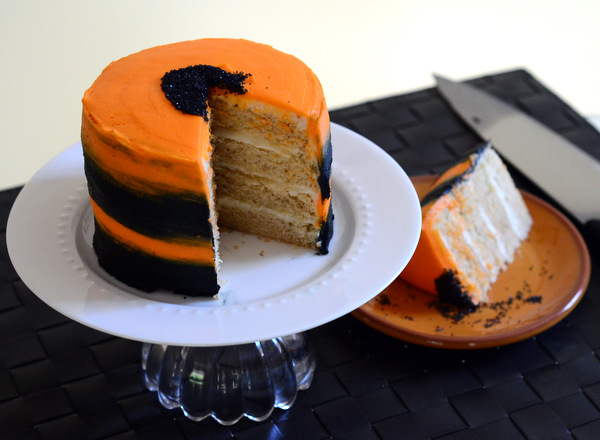 Halloween Cake Decorating: Simple Striped Halloween Cake