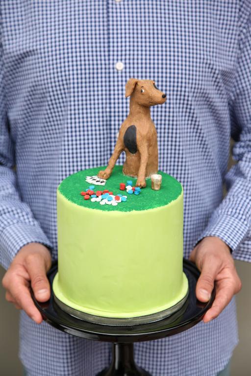 Poker playing dog cake by Bluprint instructor Kate Sullivan