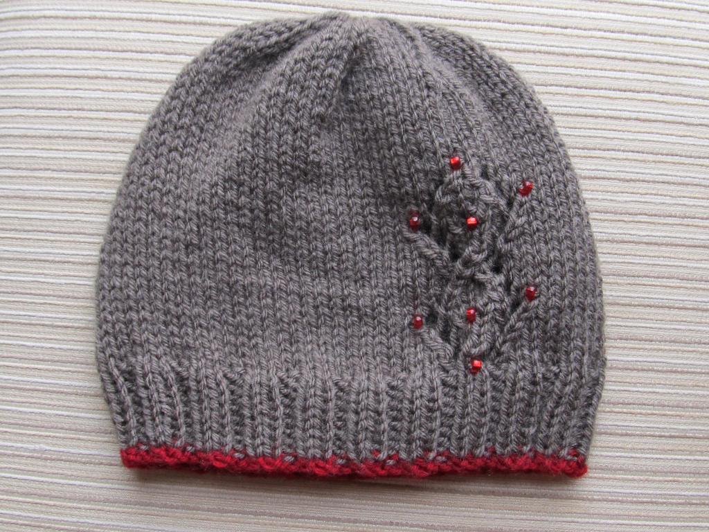 Seamless Hat with Lacy Diamonds knitting pattern