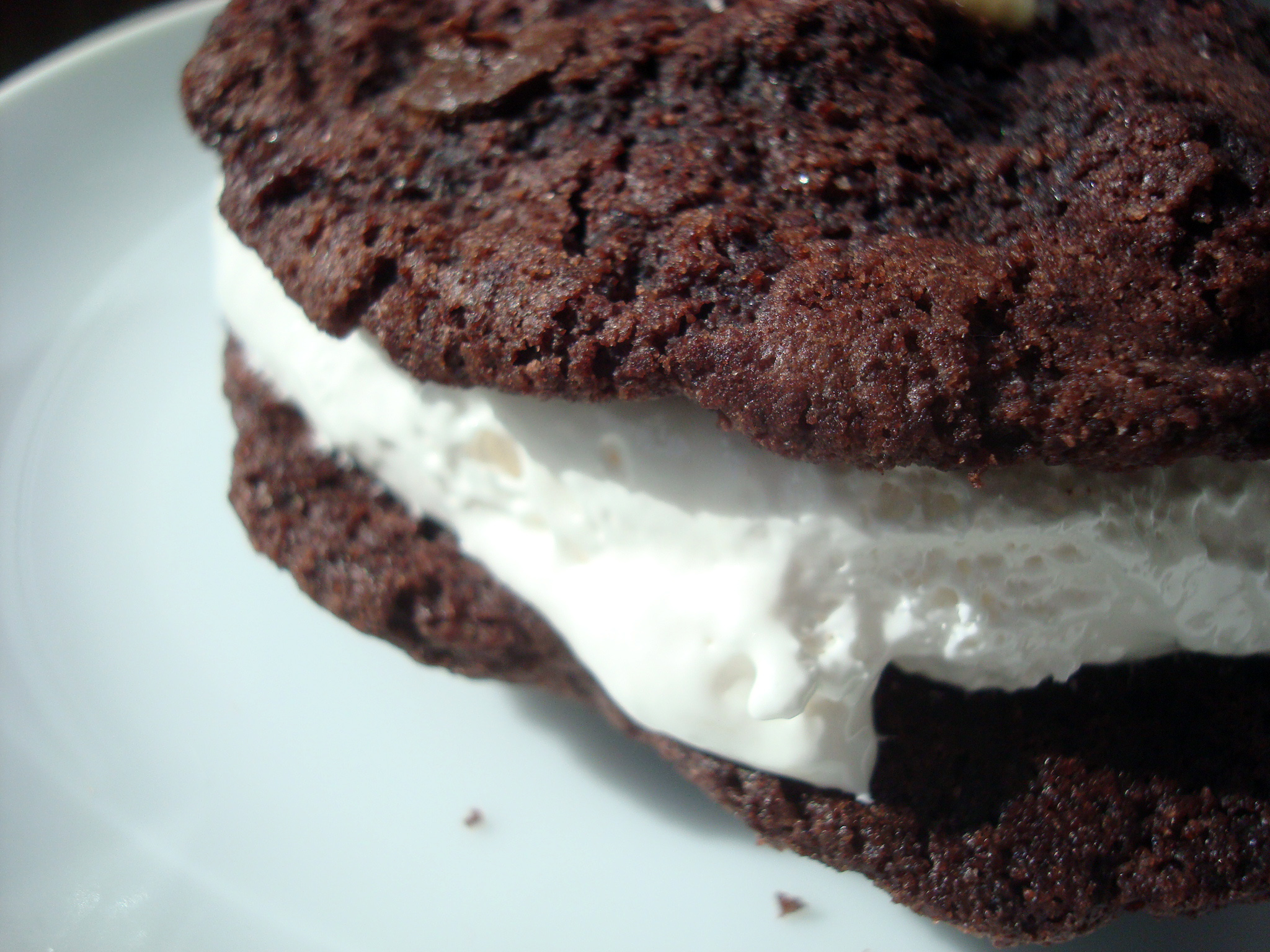 Nougat filled cookie