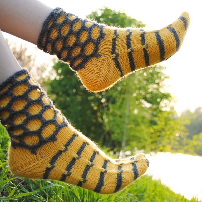 Walking On Honeycomb Socks knitting pattern