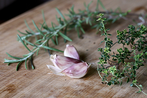 rosemary, garlic and thyme ready to use