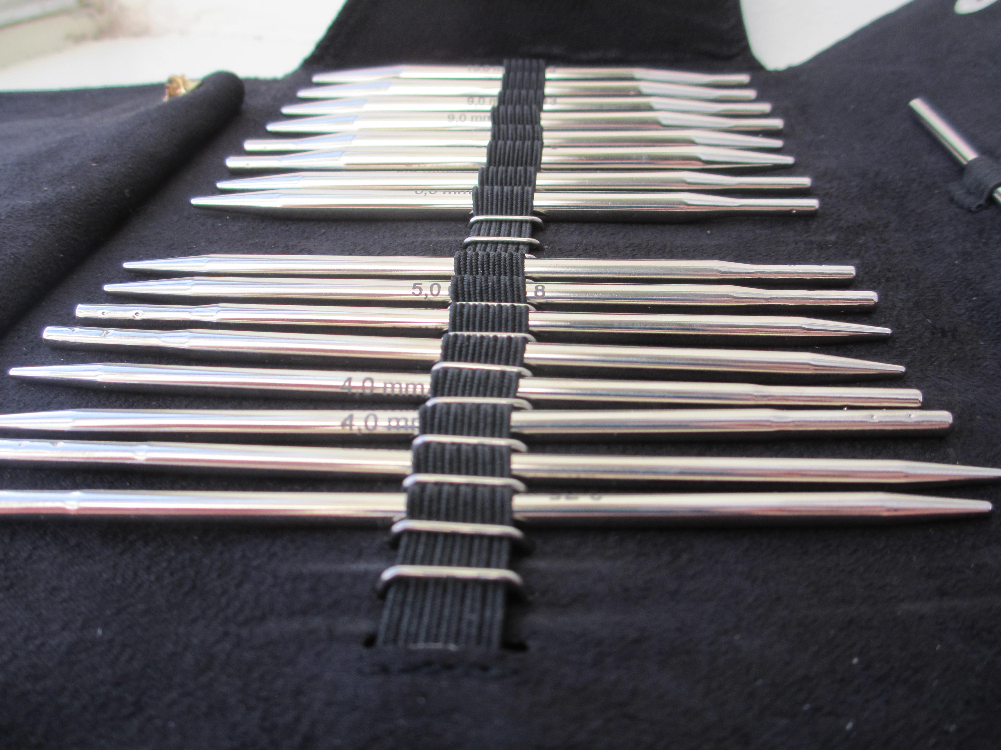 Interchangeable knitting needles