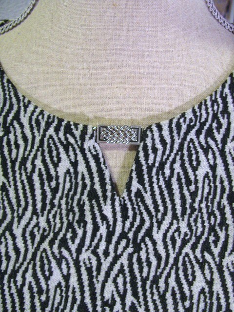 spacer bar trimmed neckline
