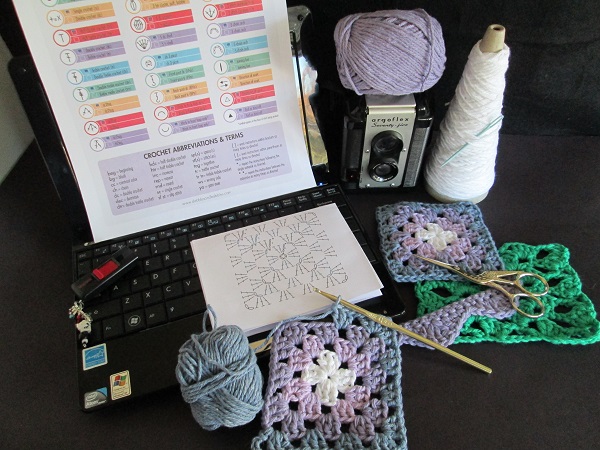 Crocheting granny squares using symbols and diagrams