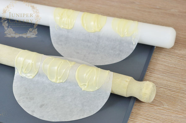 White chocolate flower tutorial by Juniper Cakery