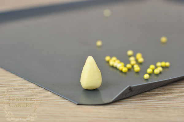 Melted white chocolate magnolia flower tutorial by Juniper Cakery