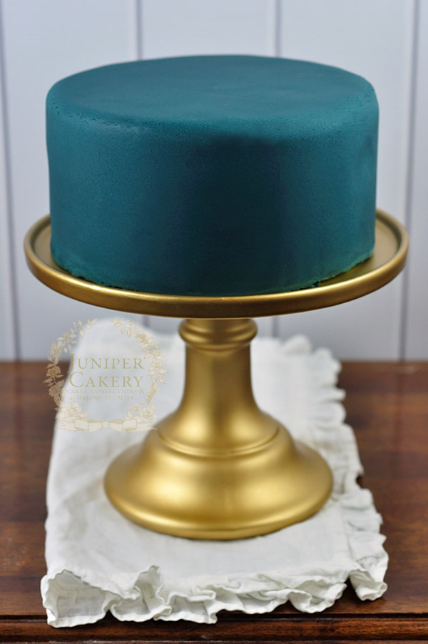 How-to on covering a cake with rolled fondant