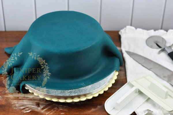 How to cover a cake with fondant by juniper Cakery