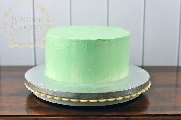 How to cover a cake with fondant