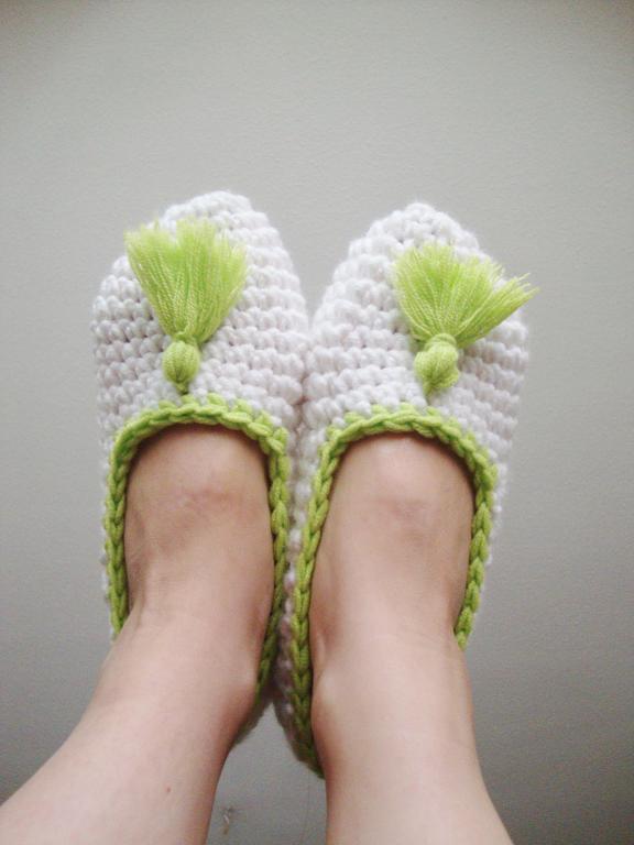 Slippers with Tassels crochet pattern