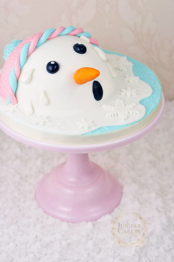 Melting snowman cake tutorial by Juniper Cakery