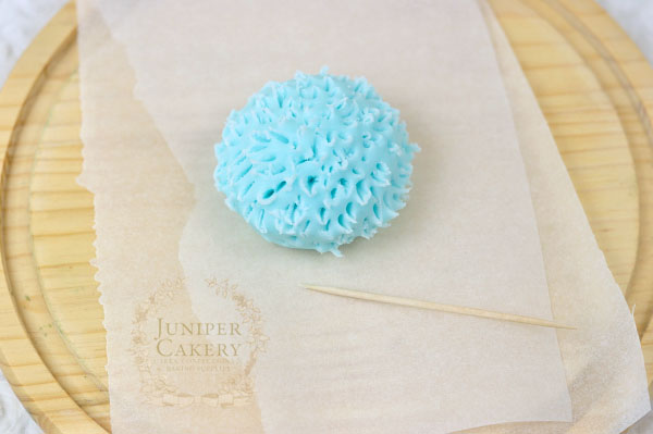 Make a fondant pom pom by Juniper Cakery