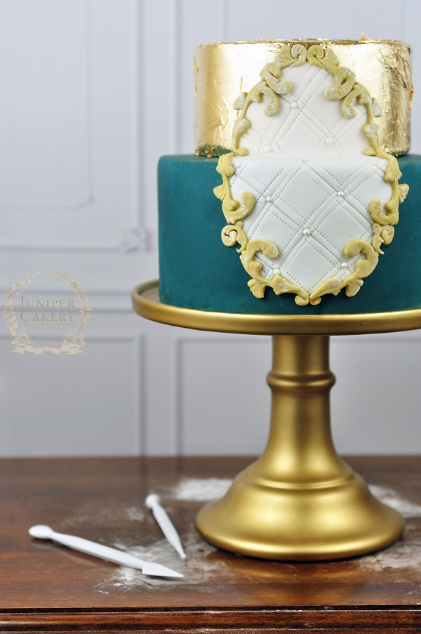 Create a framed cake with this tutorial