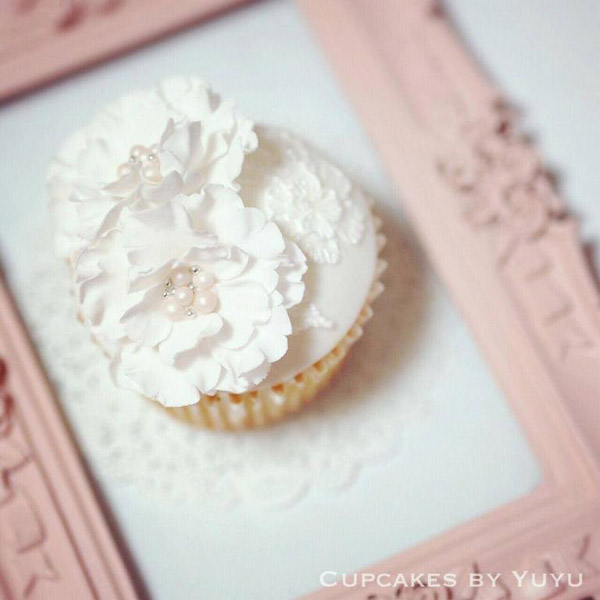 Brush embroidered cupcake by Bluprint member Cupcakes by Yuyu