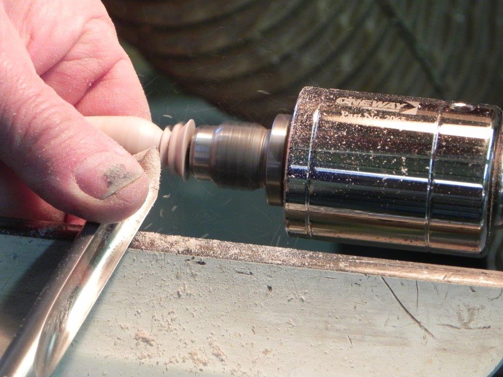 Half bead finishes the "handle"