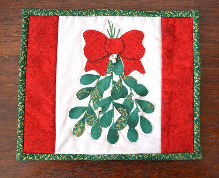 Mistletoe Mug Rug Christmas Applique