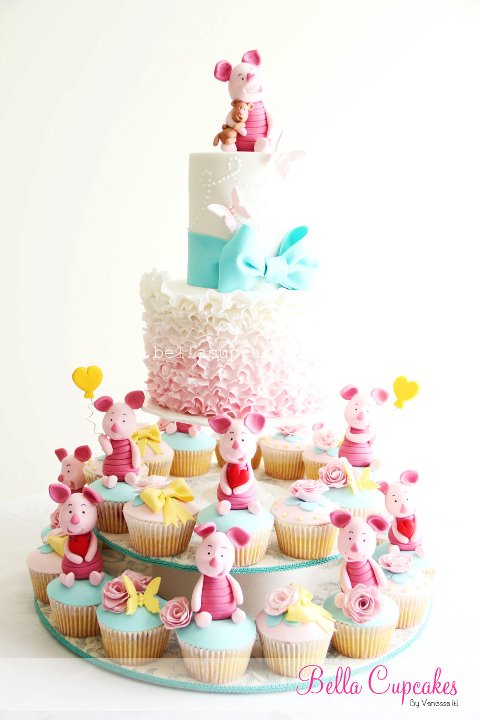 Piglet cake and cupcakes
