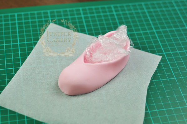 Make a pretty edible ballet slipper for cakes with this tutorial by Juniper Cakery