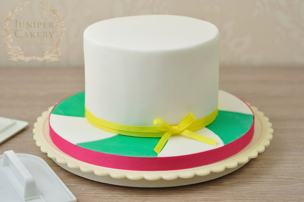Step-by-step tutorial for making a fun candy themed cake by Juniper Cakery