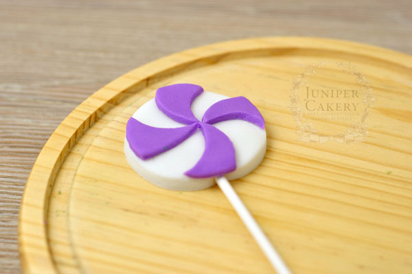 Gum paste pin wheel swirl lollipop how-to by Juniper Cakery